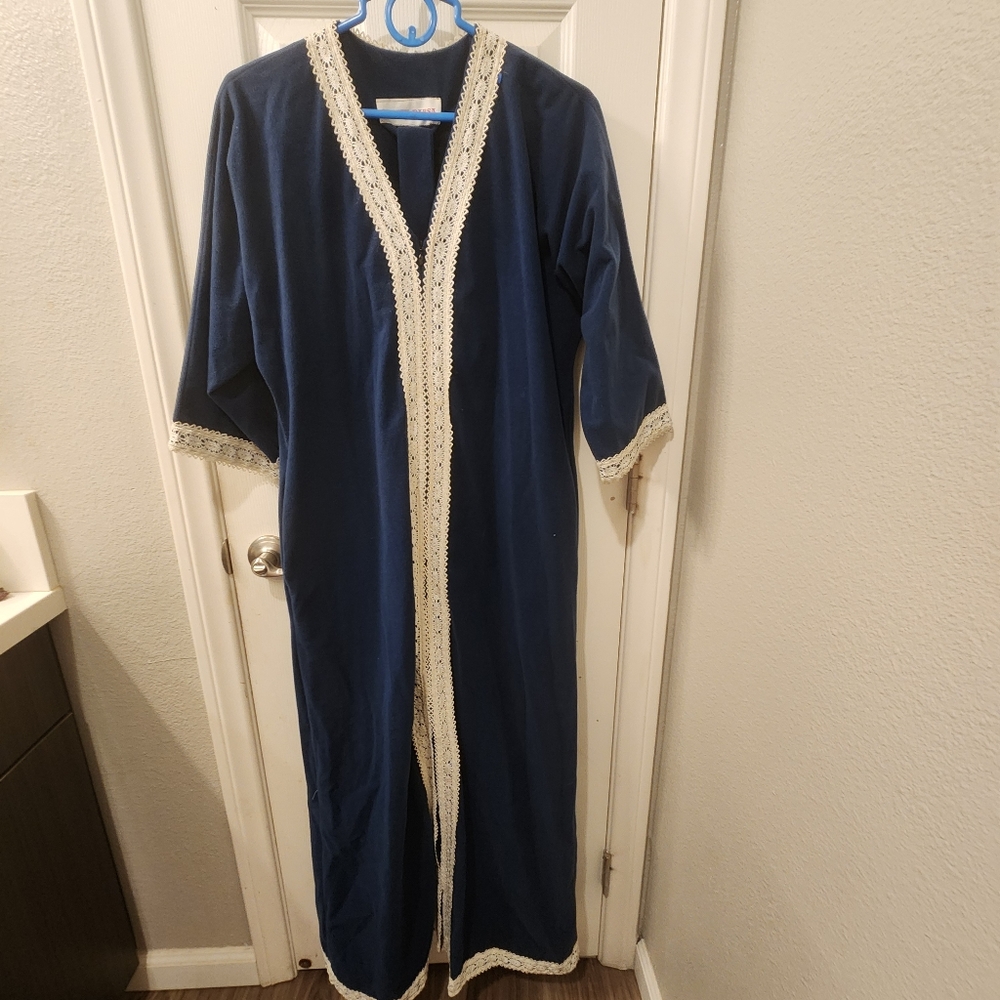Odette barsa vintage robe size M?